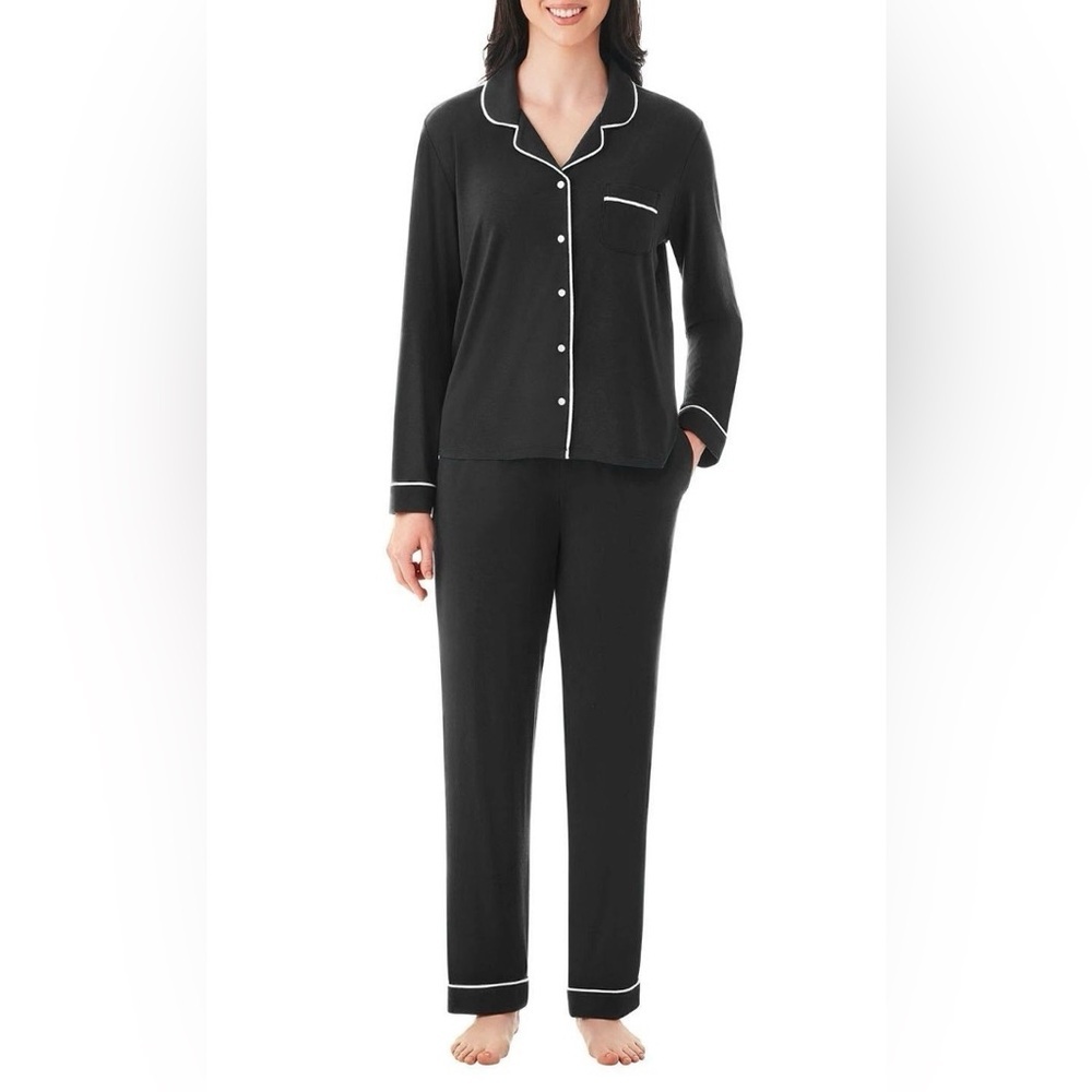 Classic Black Long-Sleeve Women's Pajama Set with Contrast Piping